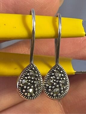 Vintage 925 Silver and Marquisite dainty dangle earrings - 7/8” long